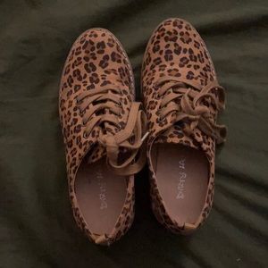 Dirty laundry cheetah platform